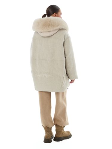 Комбинированный пуховик бежевого цвета с мехом песца