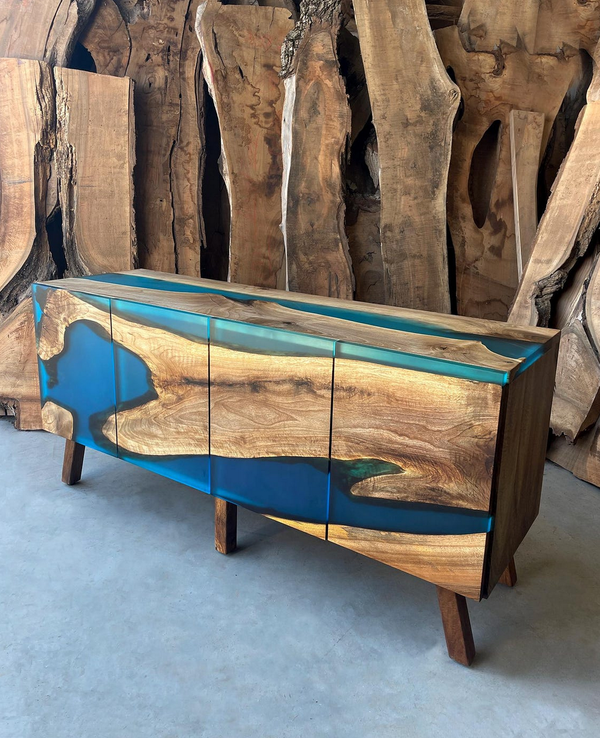 Шкаф из массива ореха и лазурной смолы