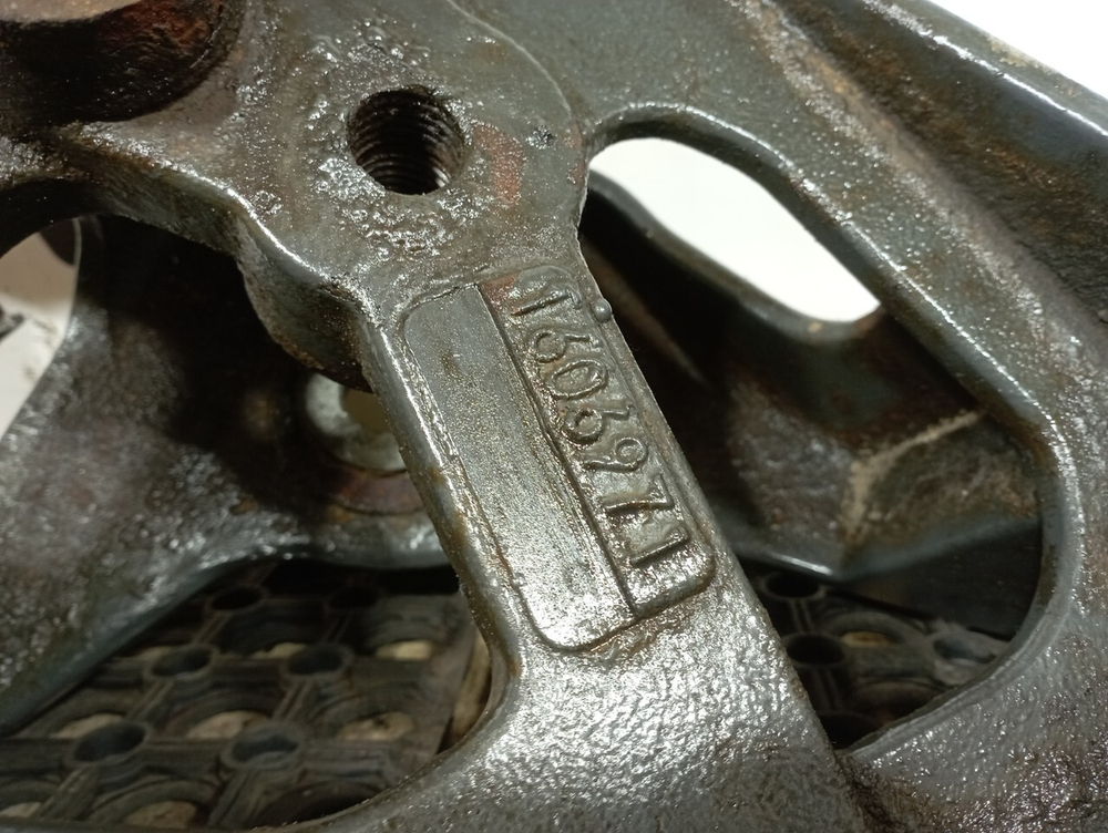 Кронштейн рессоры передней правый