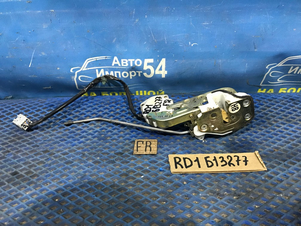 Замок двери передней правой Honda CR-V 1995-2001