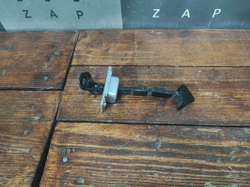 Ограничитель двери задний Mazda 3 (BK) 02-09 Б/У Оригинал BP4K72270E