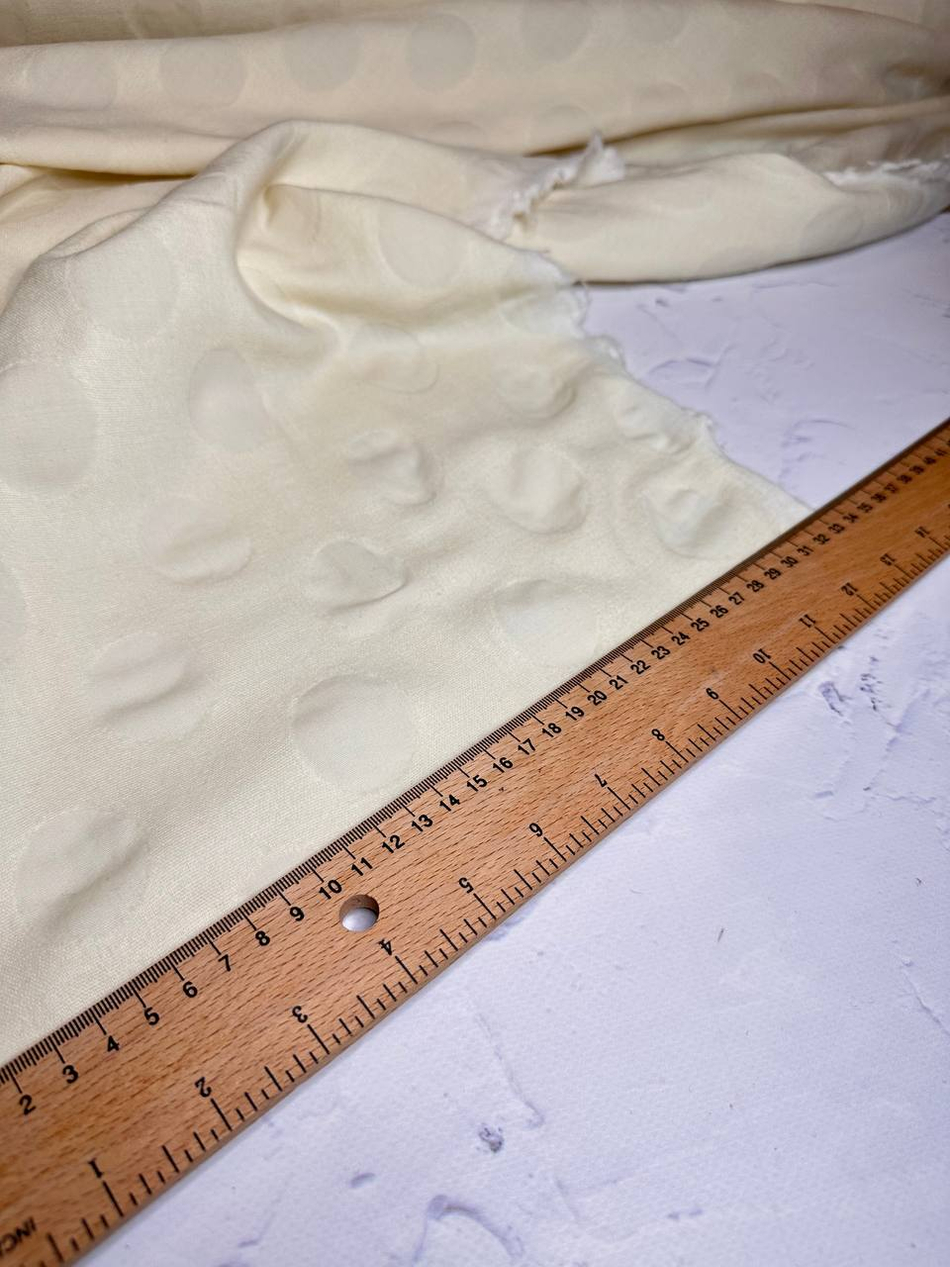 Плательно-костюмный жаккардовый сирсакер с узором (88%шерсть/10%полиамид/2%эластан, Бежевая слоновая кость/крупные круги в тон, 125, 232 гр/м2)