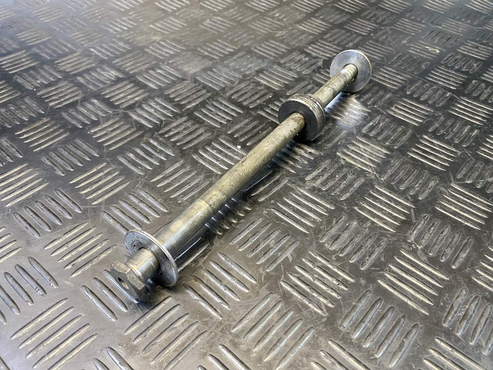 Ось заднего колеса Yamaha TDM850 RN03J 053985