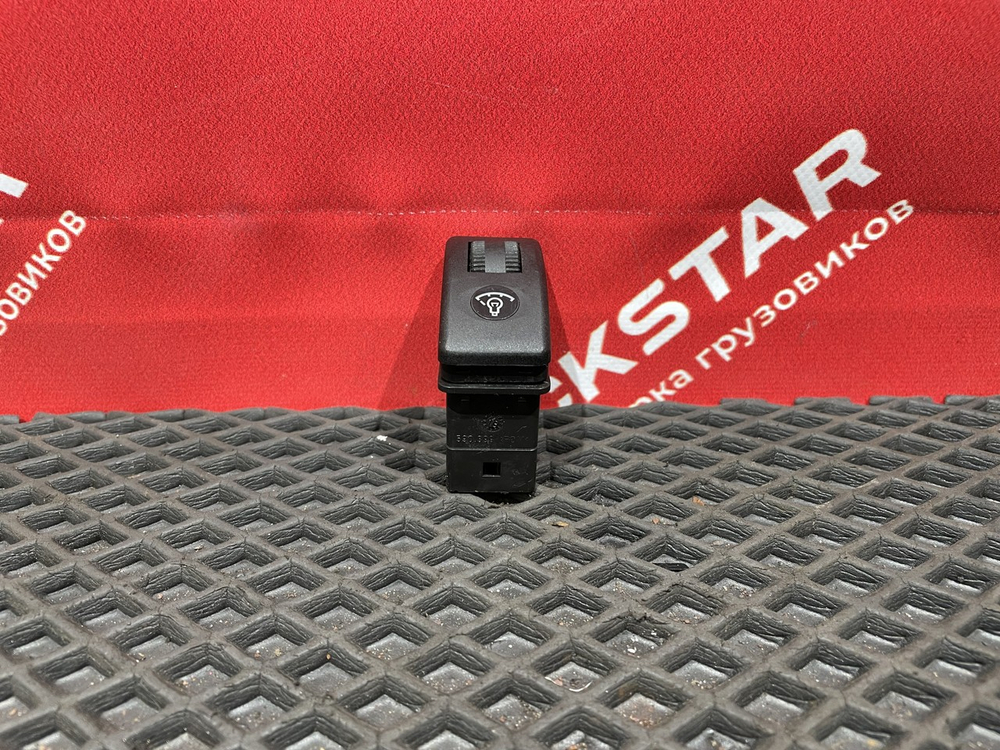 Кнопка освещения панели приборов