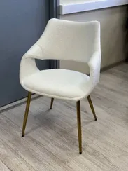 Стул Curv Soft с высокой спинкой, белый мех с золотыми ножками