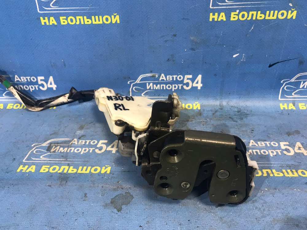 Замок двери задней левой NISSAN R'NESSA 1997-2001