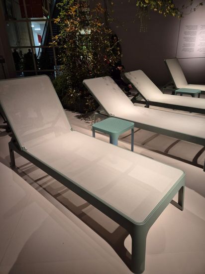 Шезлонг-лежак пластиковый Plano