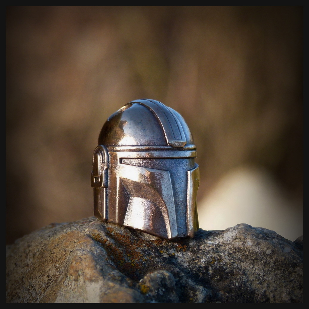 Бусина "Шлем Мандалорец" для темляков или браслетов , бронза