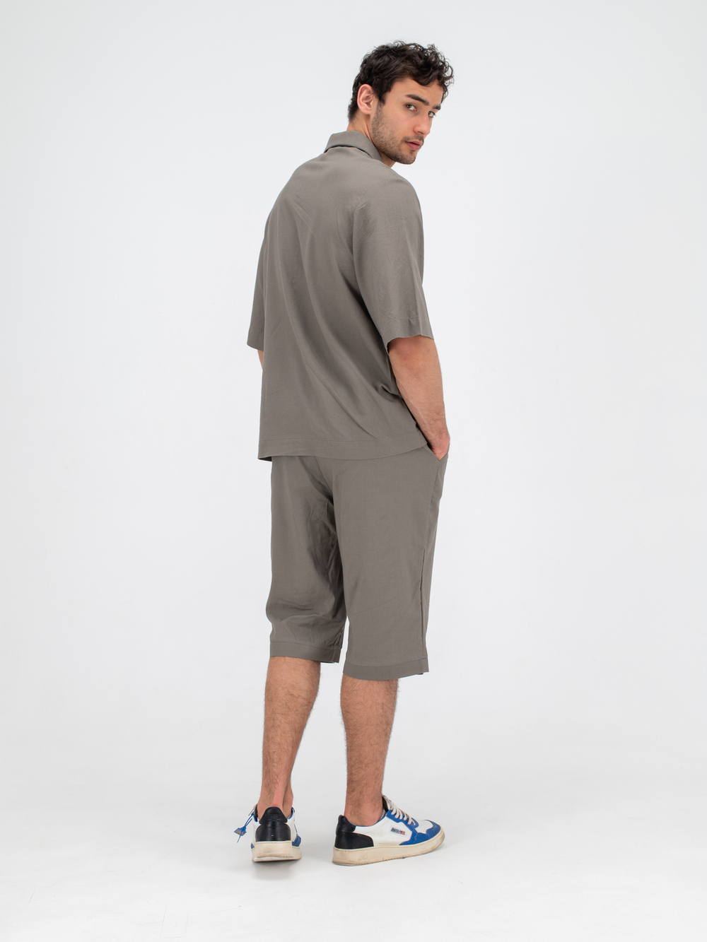 Костюм льняной с шортами. Хаки