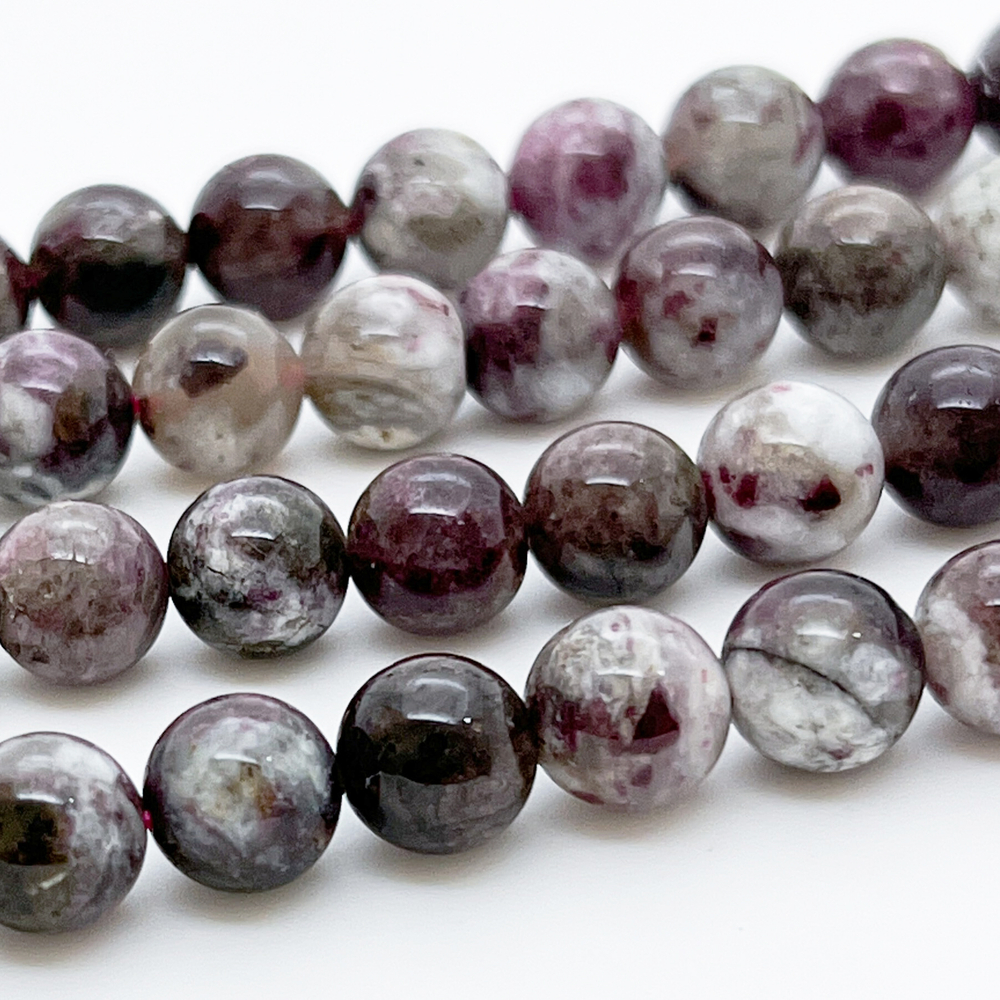 Турмалин бусины, диаметр 8,4-8,6 мм, цена за 11 шт (1/4 нити)