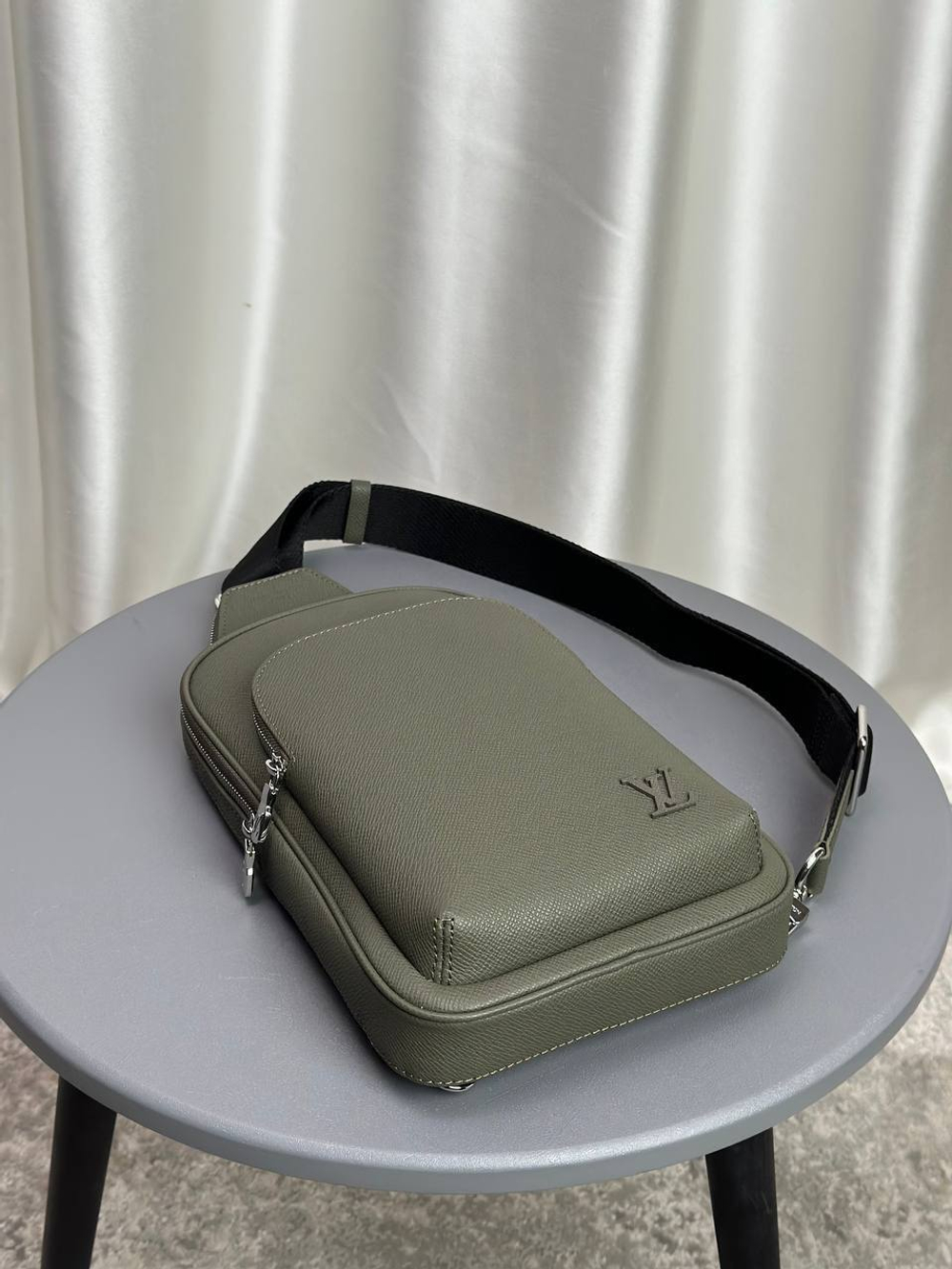 Сумка-слинг Louis Vuitton, арт. 477576178