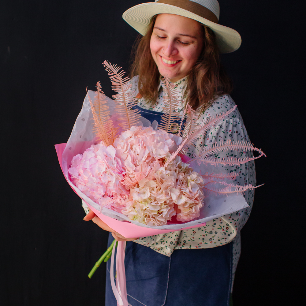 35. Воздушный зефирный букет из гортензий