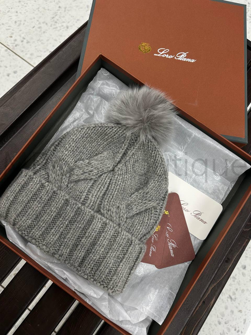 Шапка Loro Piana серая с меховым помпоном