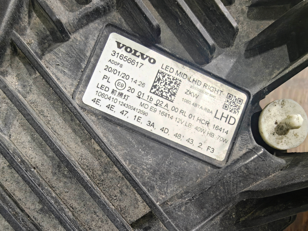 Фара правая LED Volvo XC60 2 17-нв Б/У Оригинал 31656555
