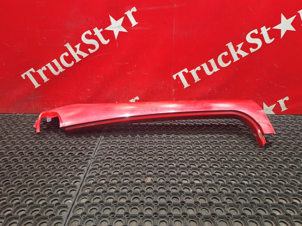 Накладка лобового стекла левая