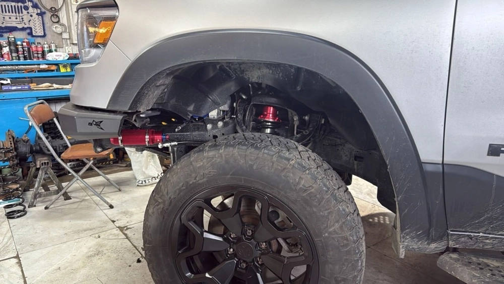 Dodge Ram 1500 (2012-2018) лифт-комплект регулируемой подвески +2" ST8000 с DSC