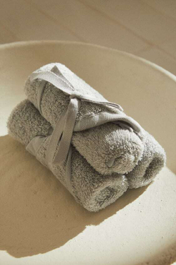 ZARA HOME ХЛОПКОВОЕ ПОЛОТЕНЦЕ (НАБОР ИЗ 3 ШТУК), СВЕТЛО-СЕРЫЙ