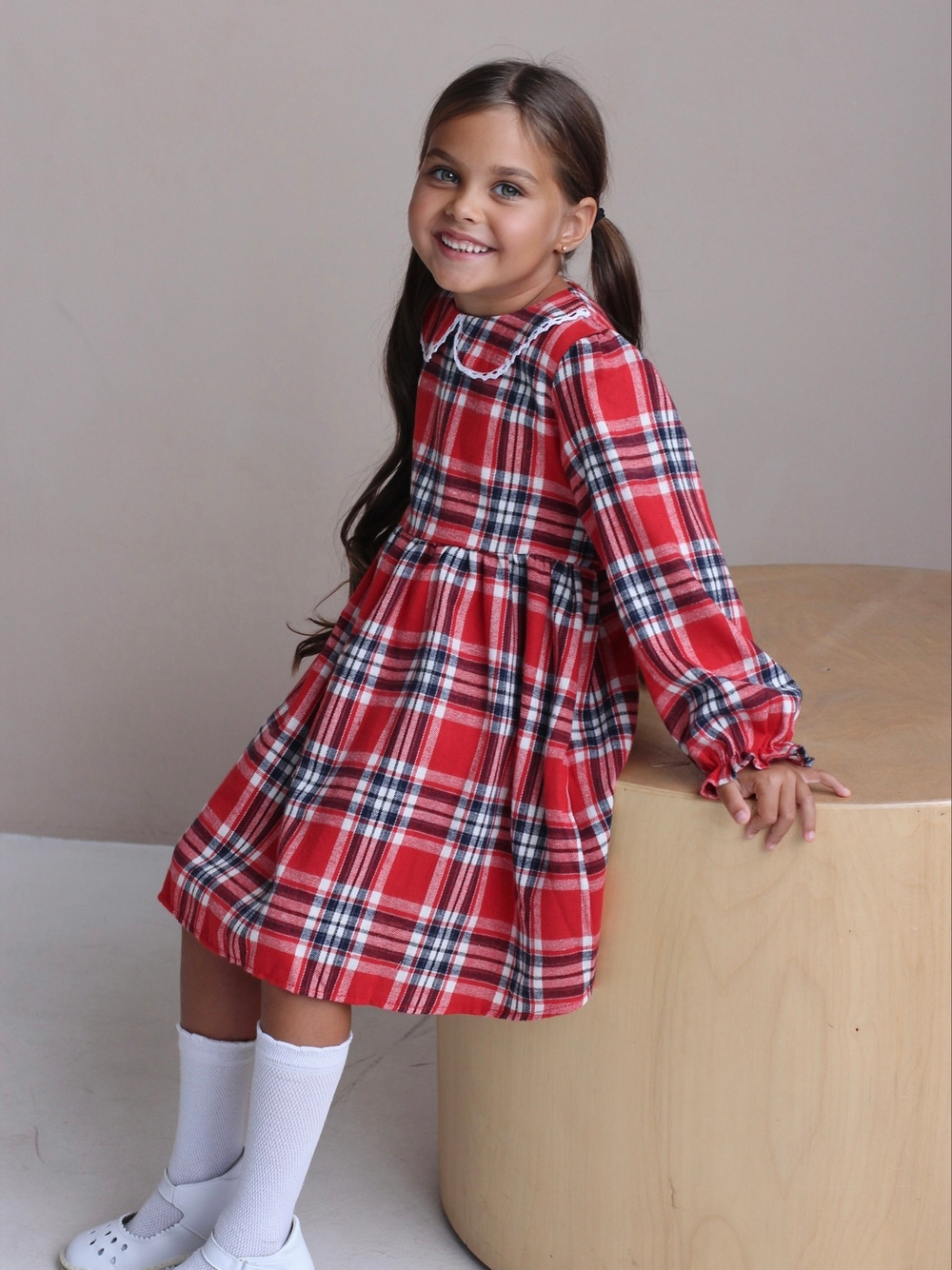 Платье красное в клетку с длинным рукавом