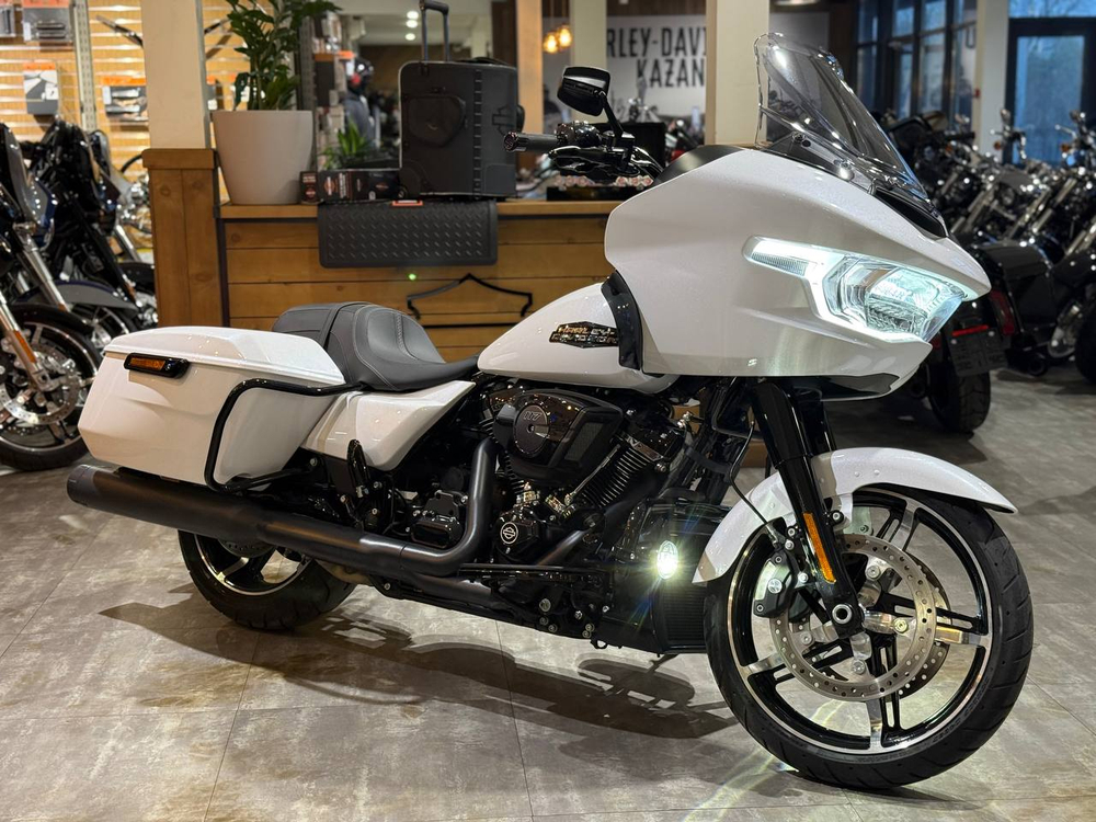 Harley-Davidson Road Glide 117, WHITE ONYX PRL/BLK, 2024