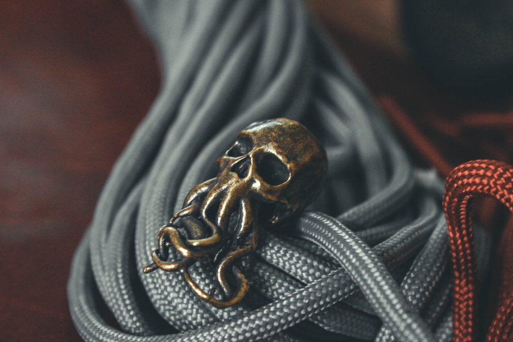 Темлячная бусина, подвеска "череп Джонса", желтый метал