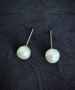 Серьги круглые жемчужные пусеты 0,6 см, оттенок молочный