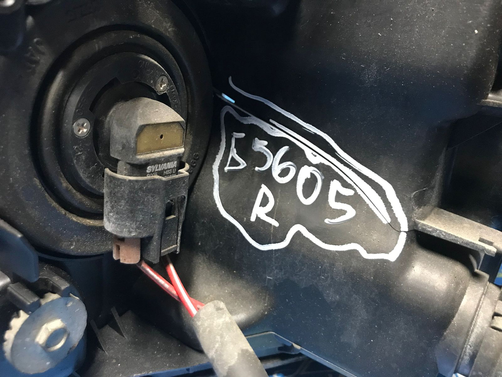 Фара передняя правая TOYOTA WINDOM 2001-2004