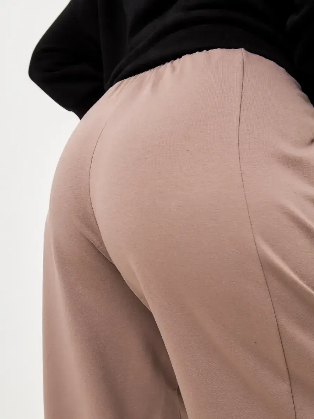 Брюки бананы трикотажные с декоративными швами