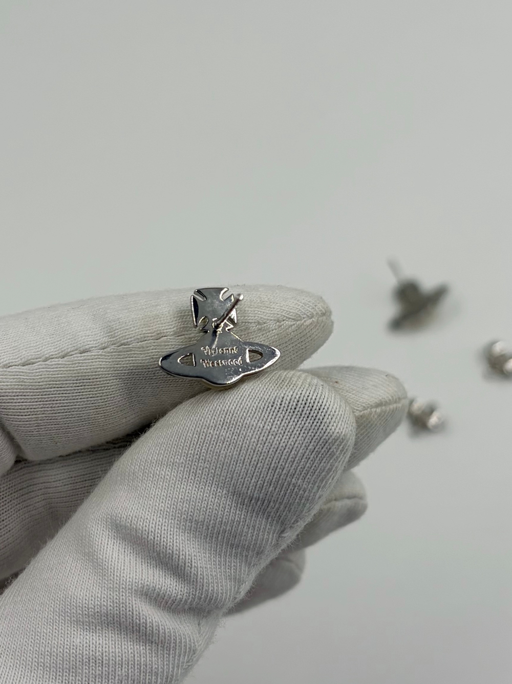 Серьги Orb с «жемчугом» Vivienne Westwood