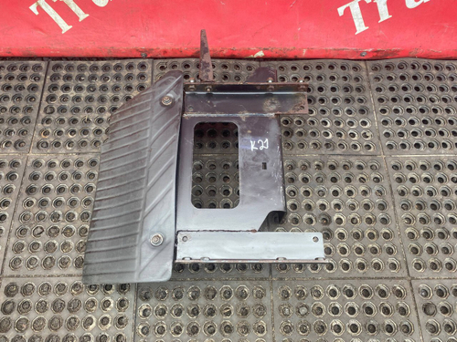 Кронштейн корпуса подножек левый 2020г