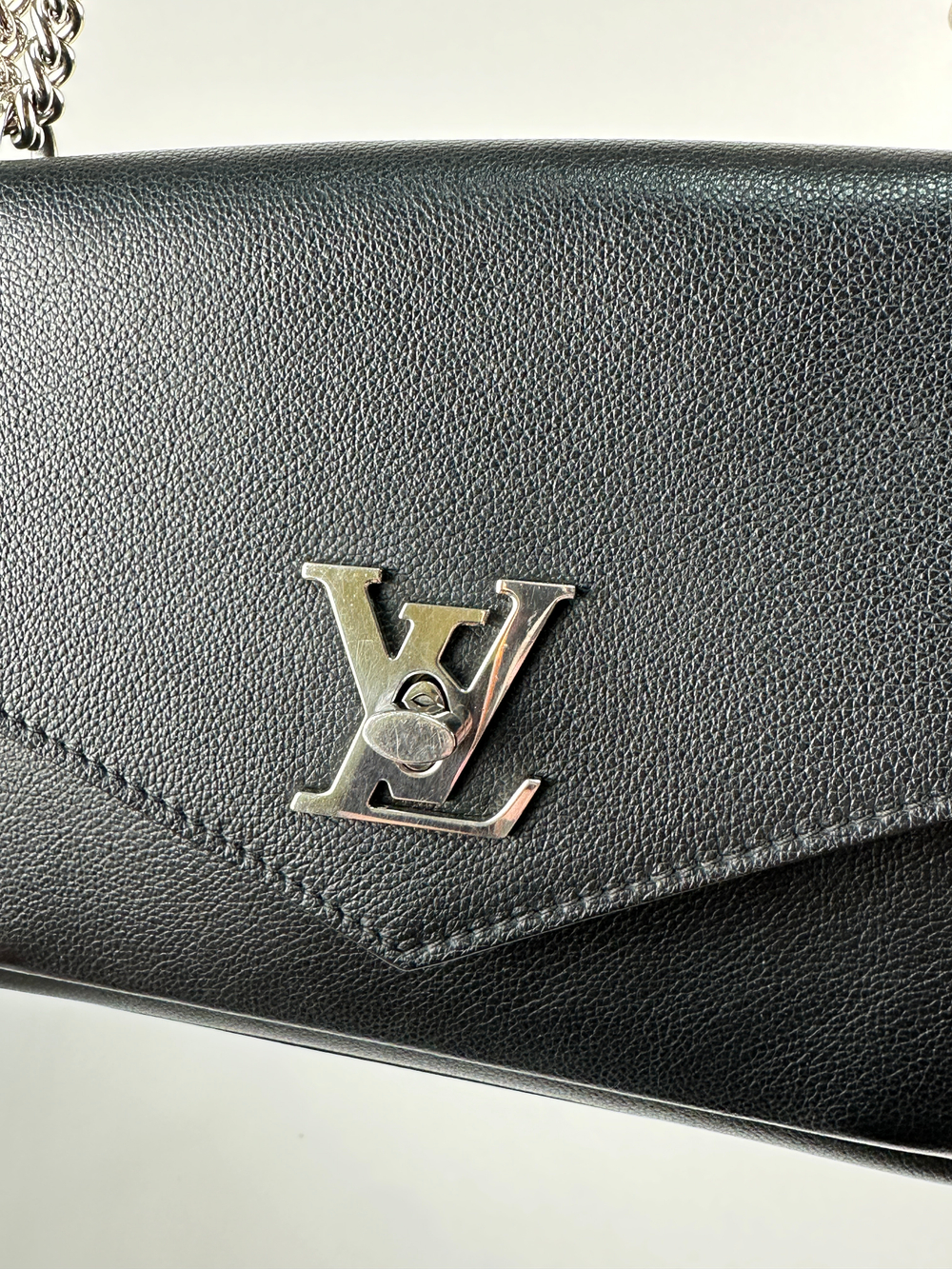 Сумка Louis Vuitton MyLockMe Chain Pochette Black