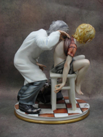 Статуэтка. Фарфор. Врач Дышите! Не дышите!. Capodimonte. Италия