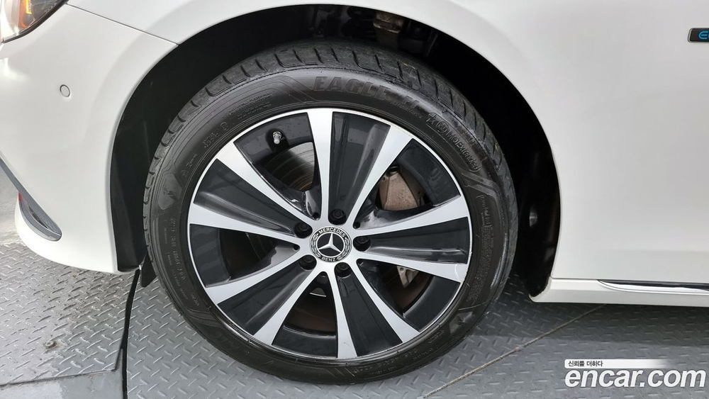 Mercedes-Benz E-Class W213 E300e 4MATIC Exclusive (05.2021)