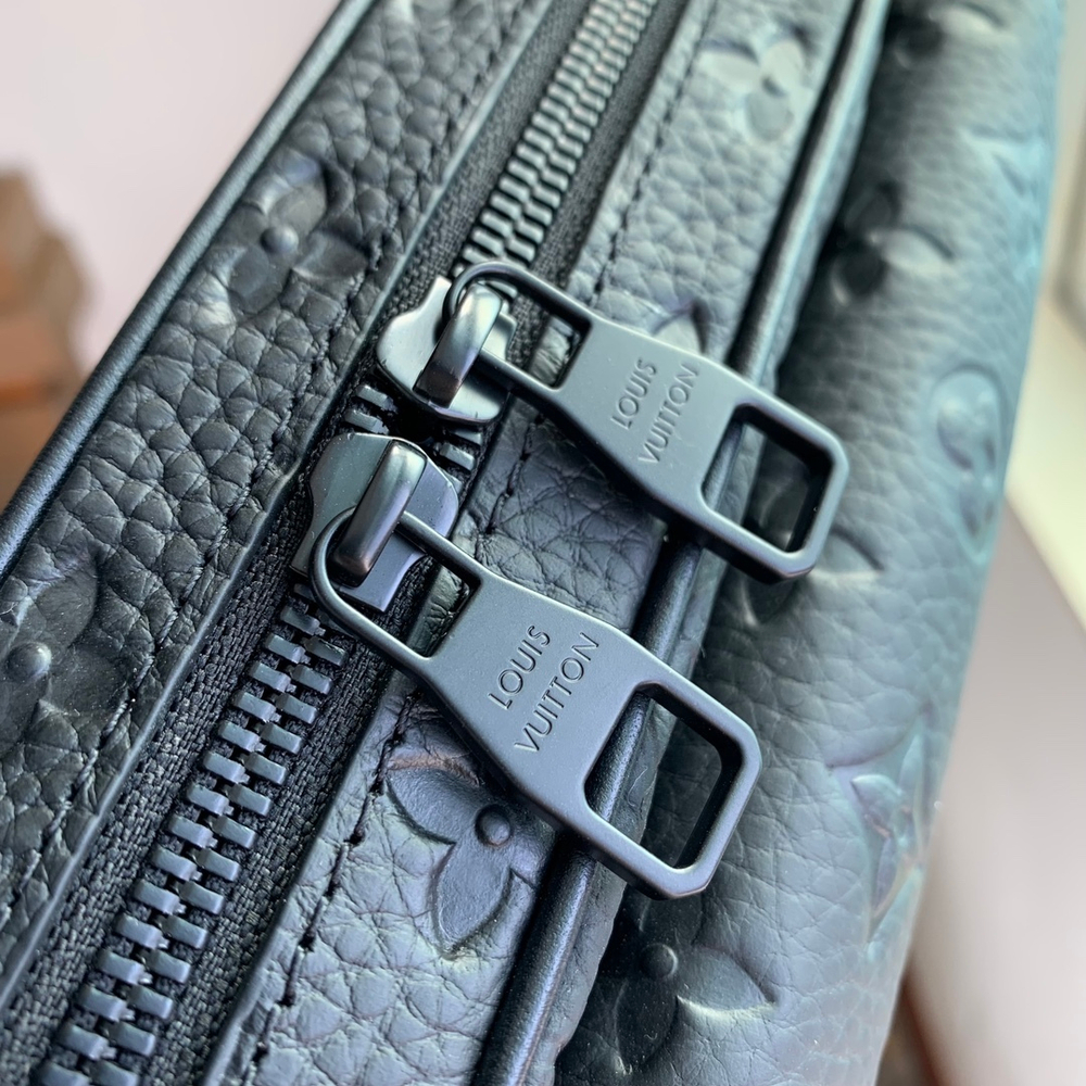 Louis Vuitton Steamer Messenger Bag