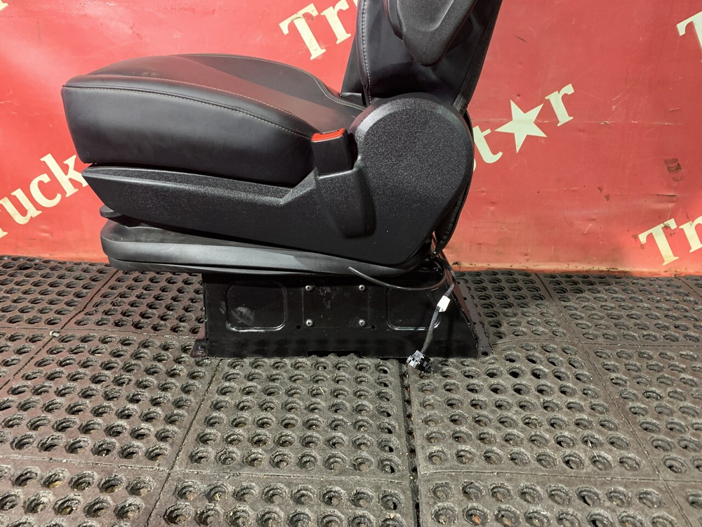 Сиденье пассажирское пневматическое 2024г