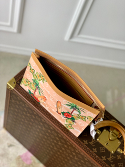 Louis Vuitton Pochette Voyage MM
