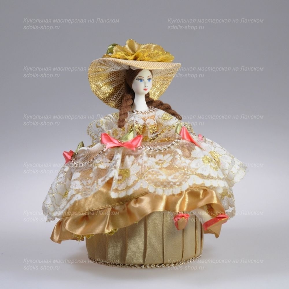 Кукла-шкатулка с ложементом Барышня в пышном платье