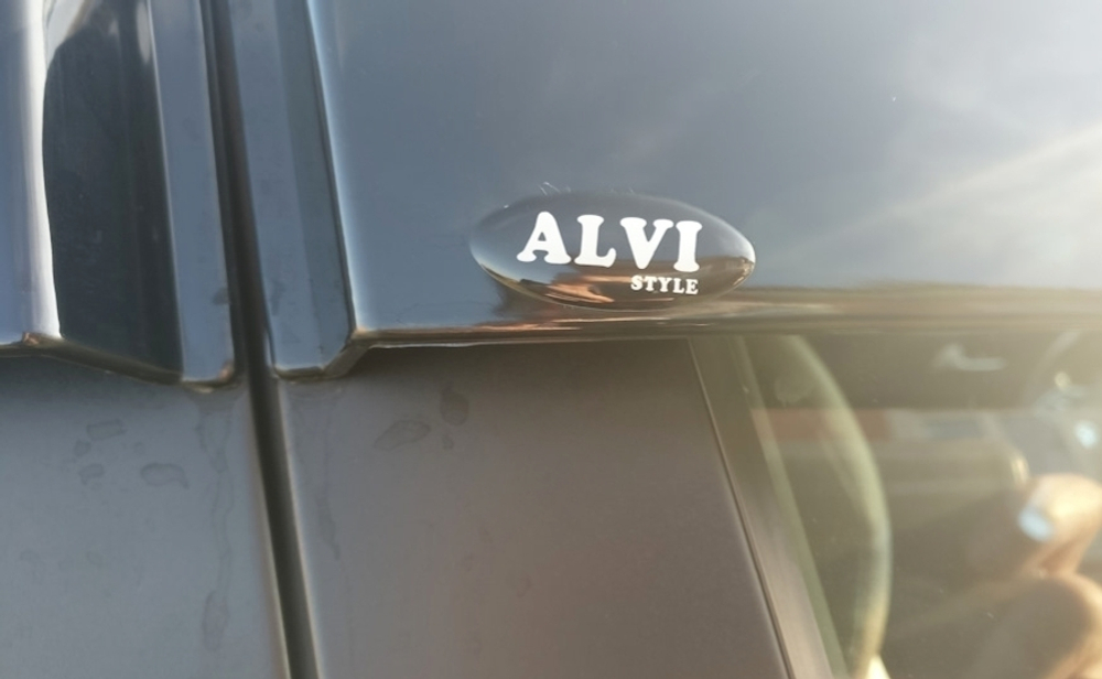 Дефлекторы Alvi на Hyundai Santa Fe 4 с молдингом из нержавейки