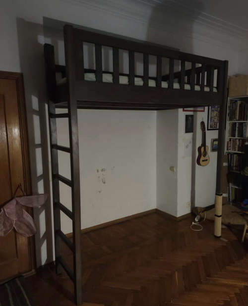 Кровать из массива дерева