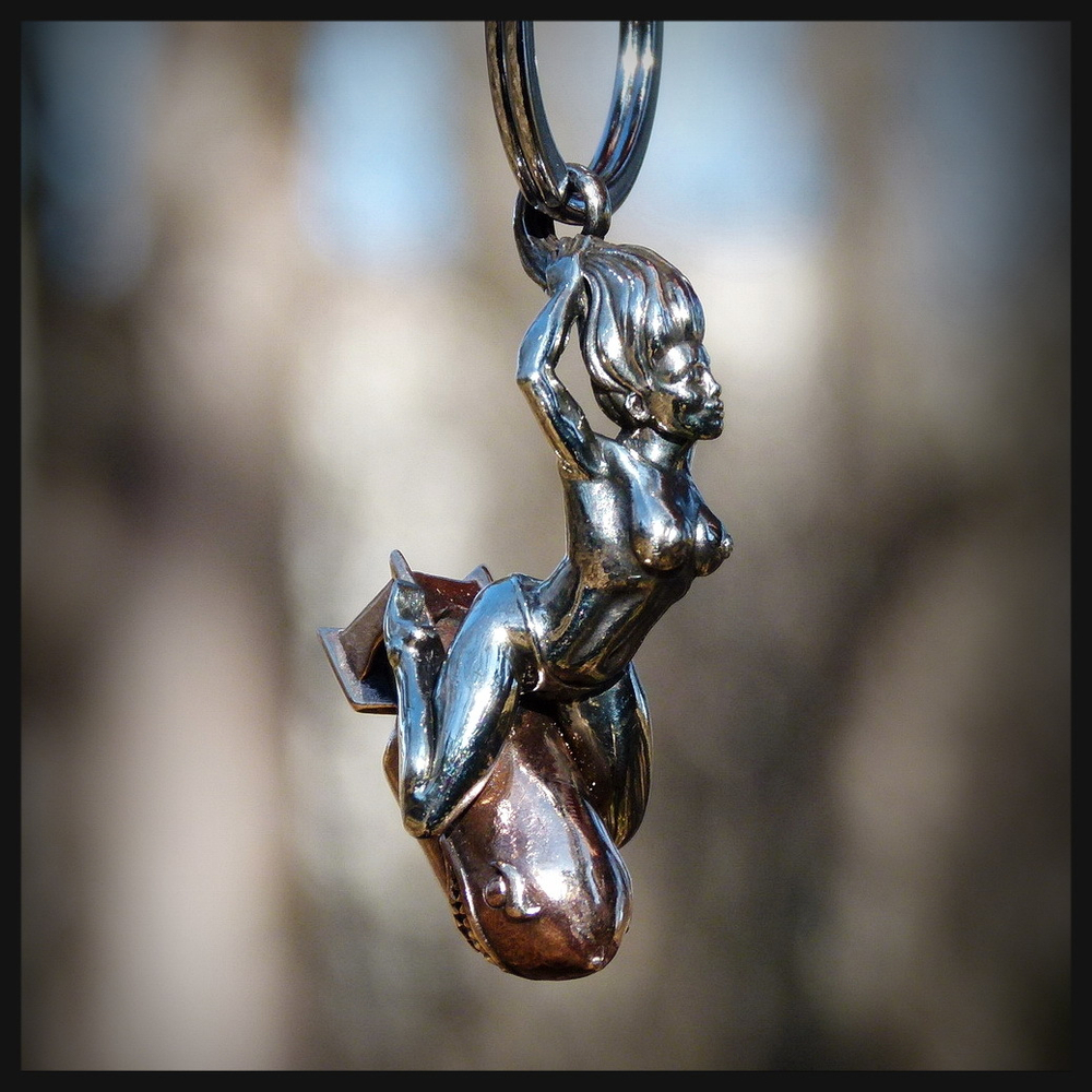 Брелок для ключей "Бетти" , биметалл