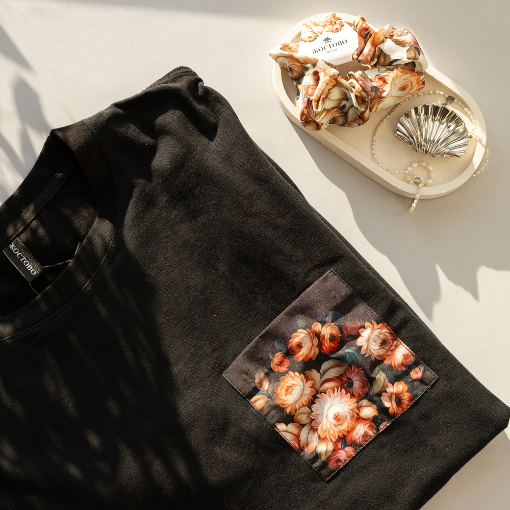 Футболка с карманом черная