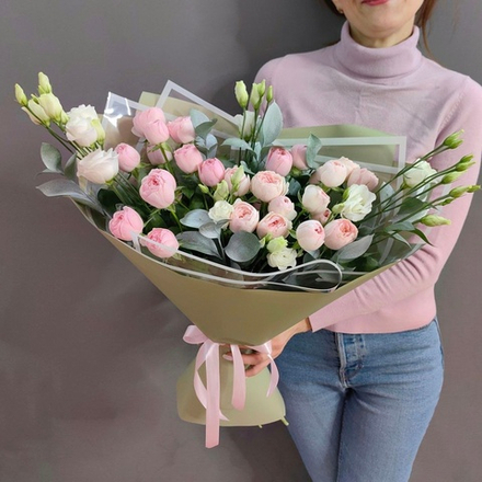 Авторский букет с кустовыми пионовидными розами "Mansfield park"