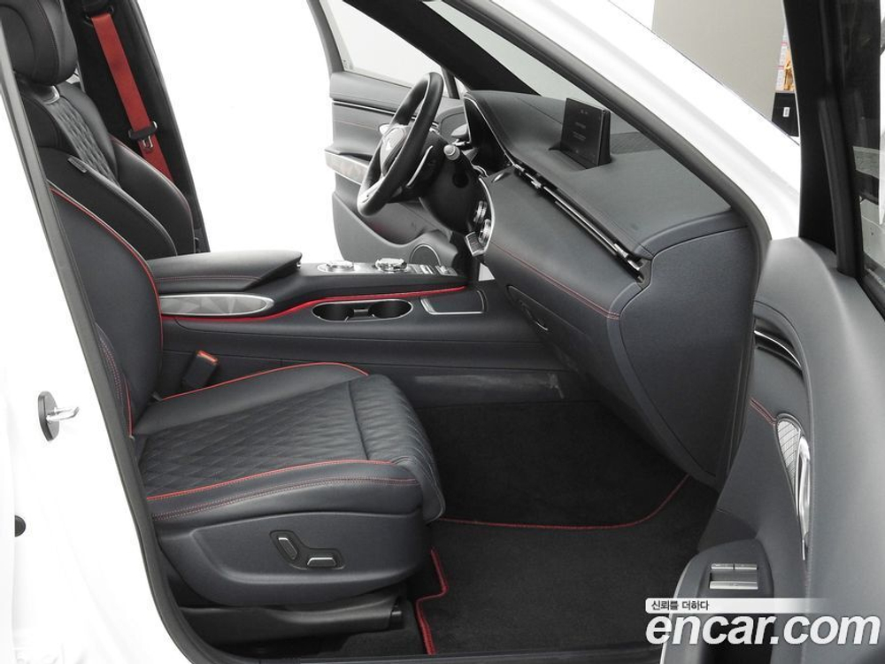 Genesis GV70 2.5T Бензин 2WD (12.2021)