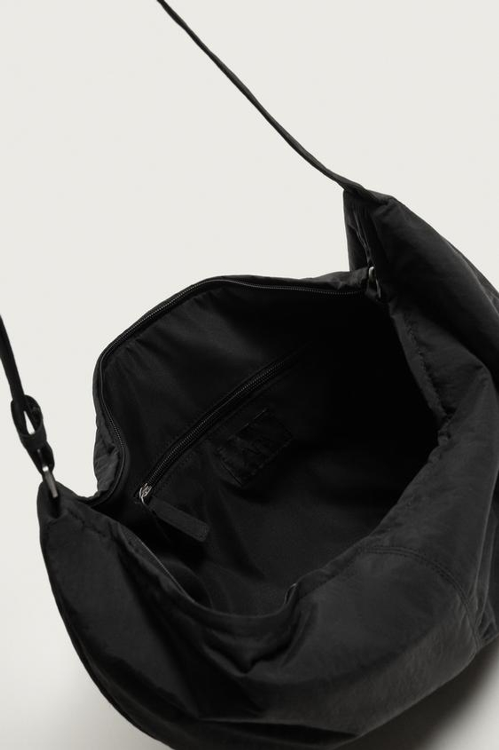 ZARA НЕЙЛОНОВАЯ СУМКА M, ЧЕРНЫЙ