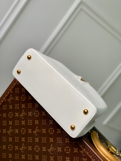 Louis Vuitton Capucines MM