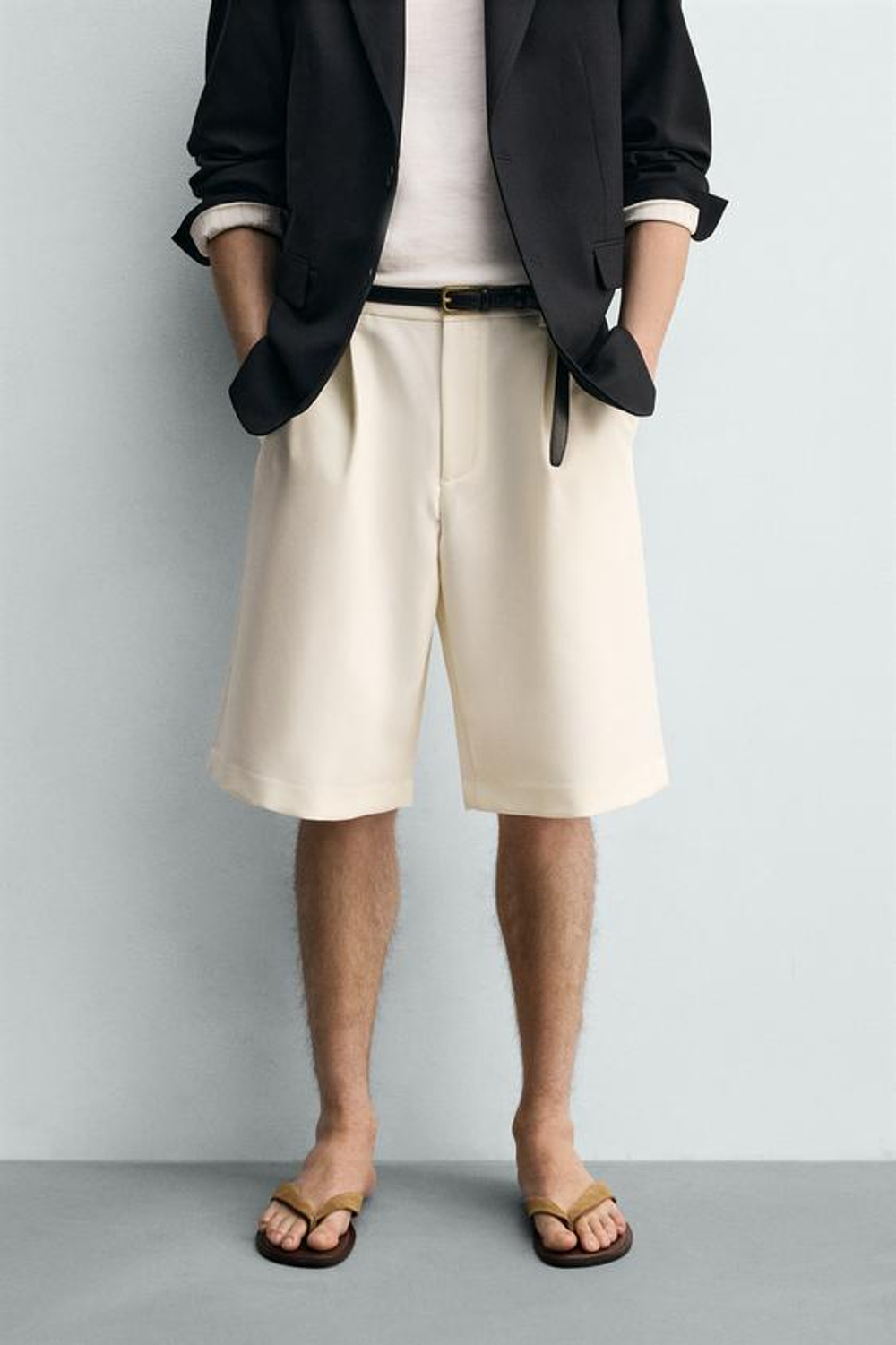 ZARA СВОБОДНЫЕ ШОРТЫ СО СКЛАДКАМИ, ЖЕЛТОВАТО-БЕЛЫЙ