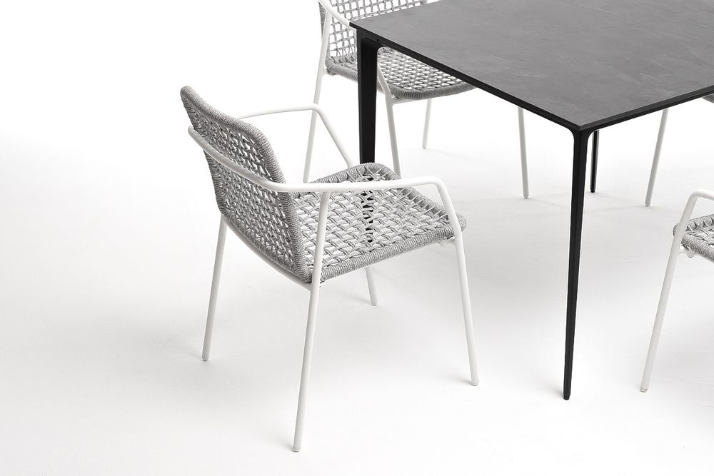 "Малага" обеденная группа на 4 персоны со стульями "Тунис", каркас белый, роуп светло-серый