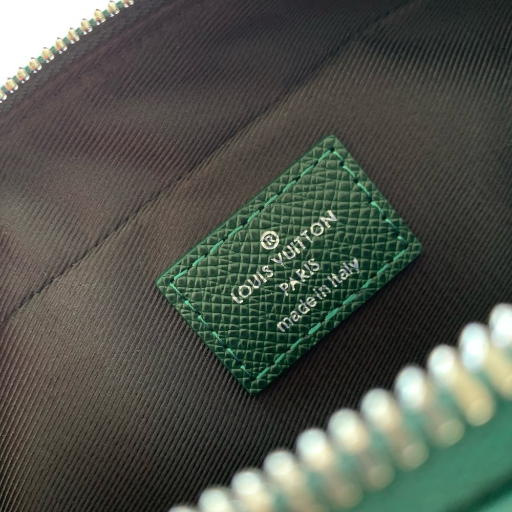 Louis Vuitton Avenue Messenger