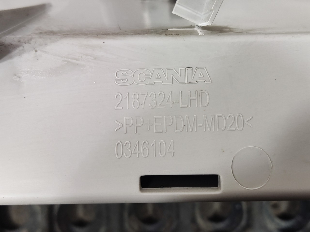 Ниша верхнего вещевого отделения правая