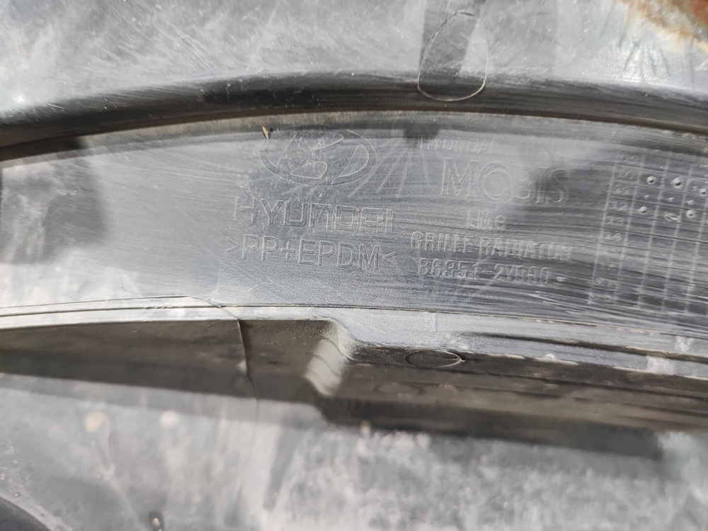 Решетка радиатора Hyundai ix35 (LM) 10-15 Б/У Оригинал 863512Y000