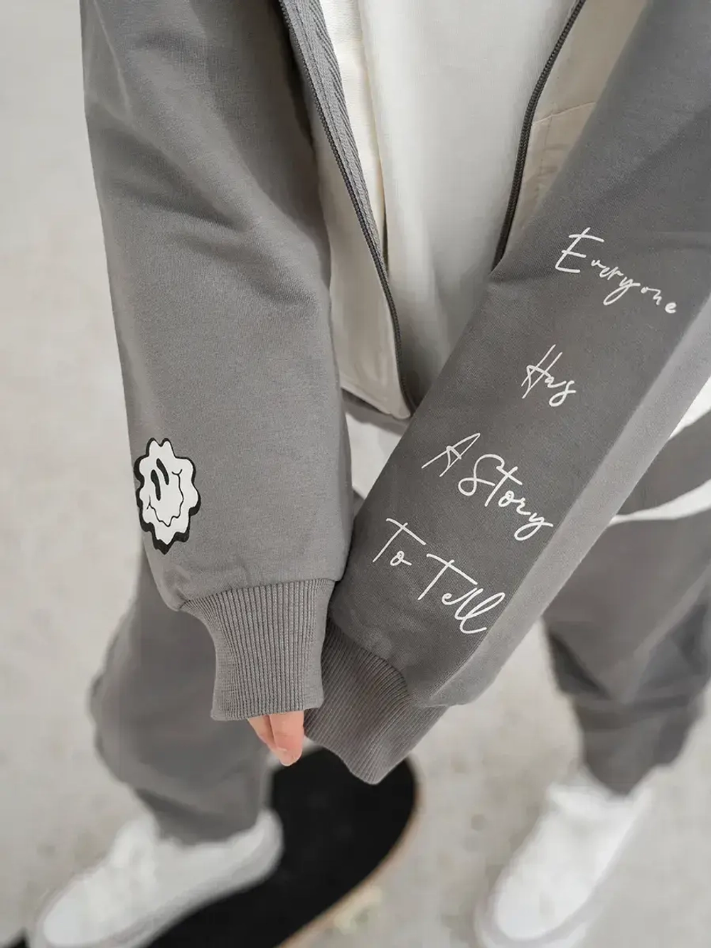 Спортивный костюм для девочки в школу